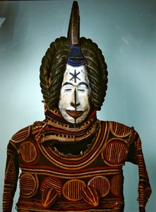 Maska Mawo, Ibo (drewno, farba i tkanina)